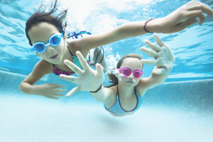 Могут ли дети купаться в бассейне, который обрабатывается хлором?